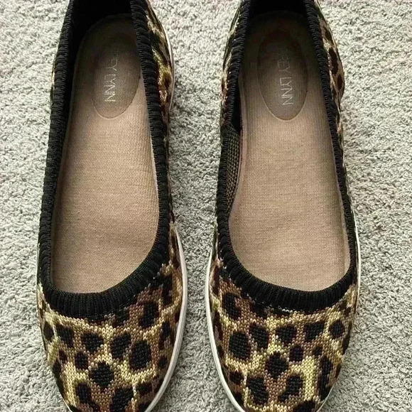 Aubrey Lynn Leopard Knit Flats - Picture 4 of 7